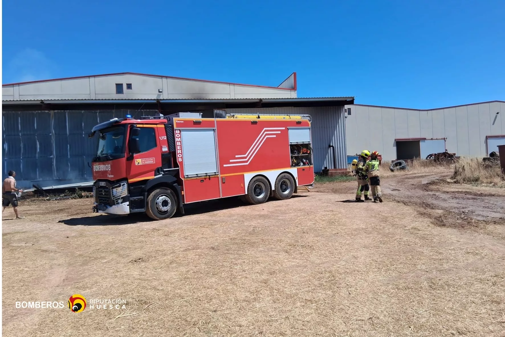 Controlado el incendio en el polígono Saso Verde de Sariñena. Controlado el incendio en el polígono Saso Verde de Sariñena.