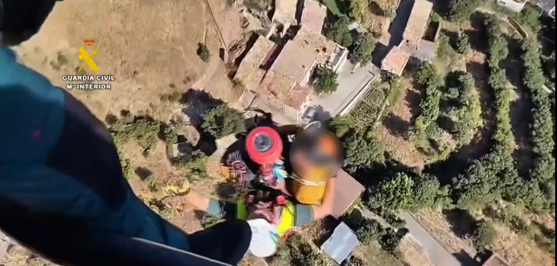 La Guardia Civil rescata a la mujer italiana en Riglos. Una menor de 12 años ha sufrido traumatismo craneoencefálico en otro accidente de montaña La Guardia Civil rescata a la mujer italiana en Riglos. Una menor de 12 años ha sufrido traumatismo craneoencefálico en otro accidente de montaña
