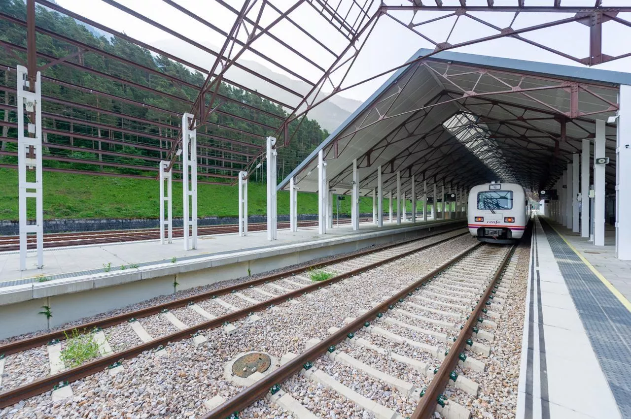 El Canfranero en la estación internacional.