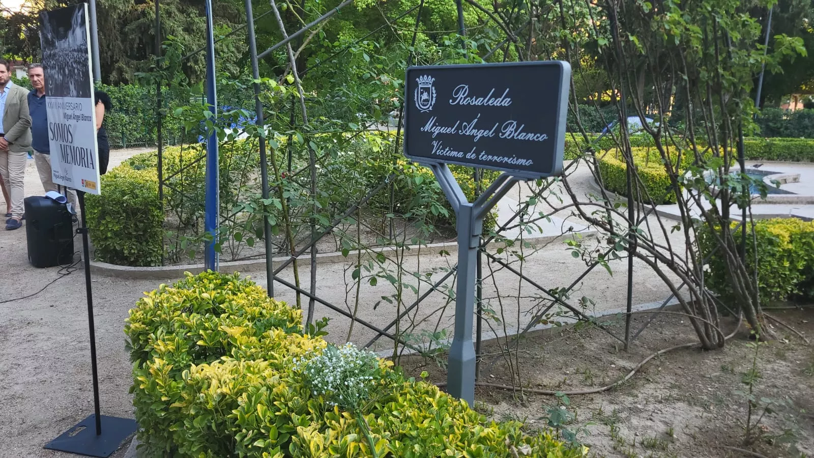 Homenaje a Miguel Ángel Blanco en la Rosaleda del Parque Miguel Servet de Huesca