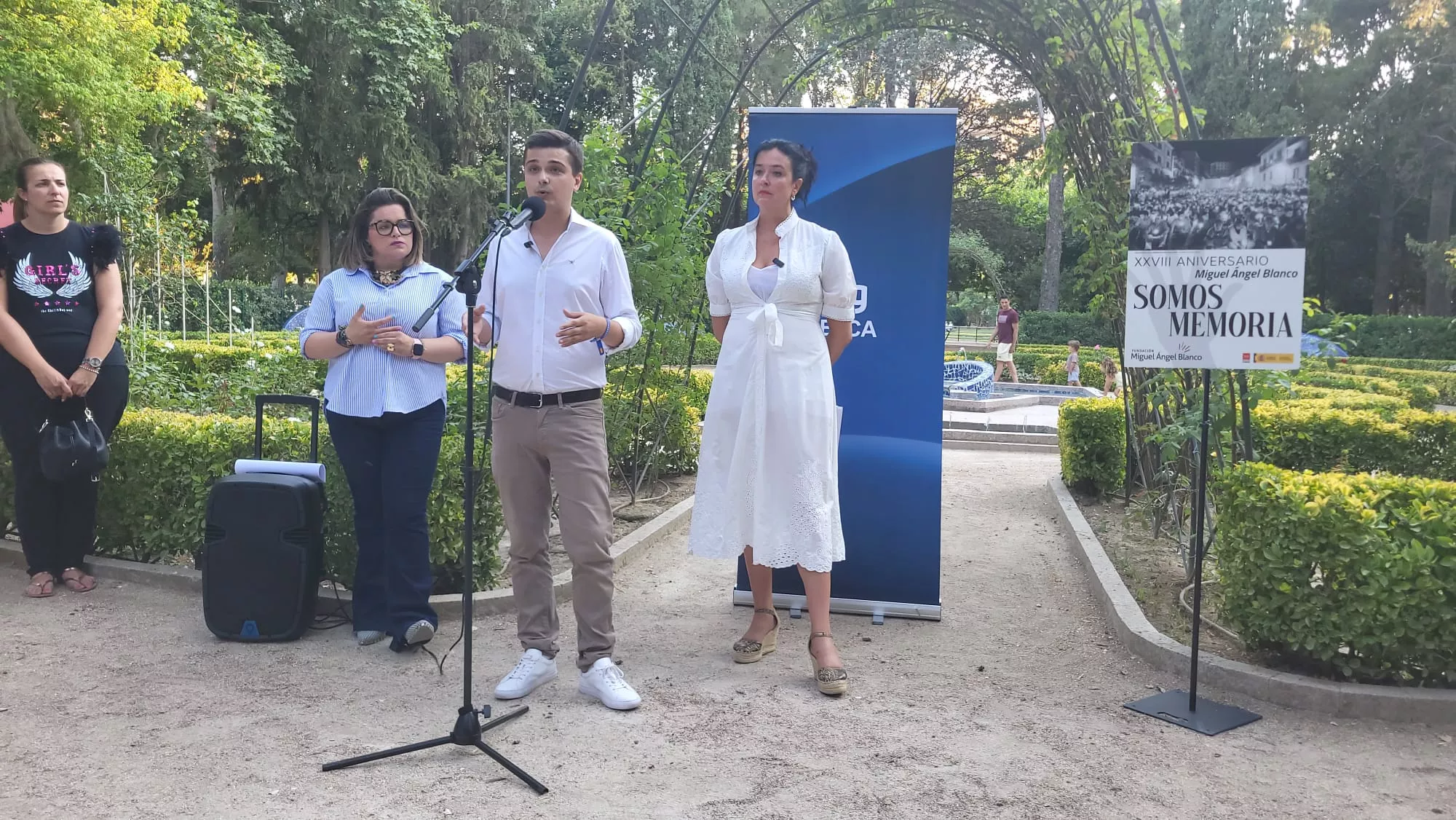 Homenaje a Miguel Ángel Blanco en la Rosaleda del Parque Miguel Servet de Huesca