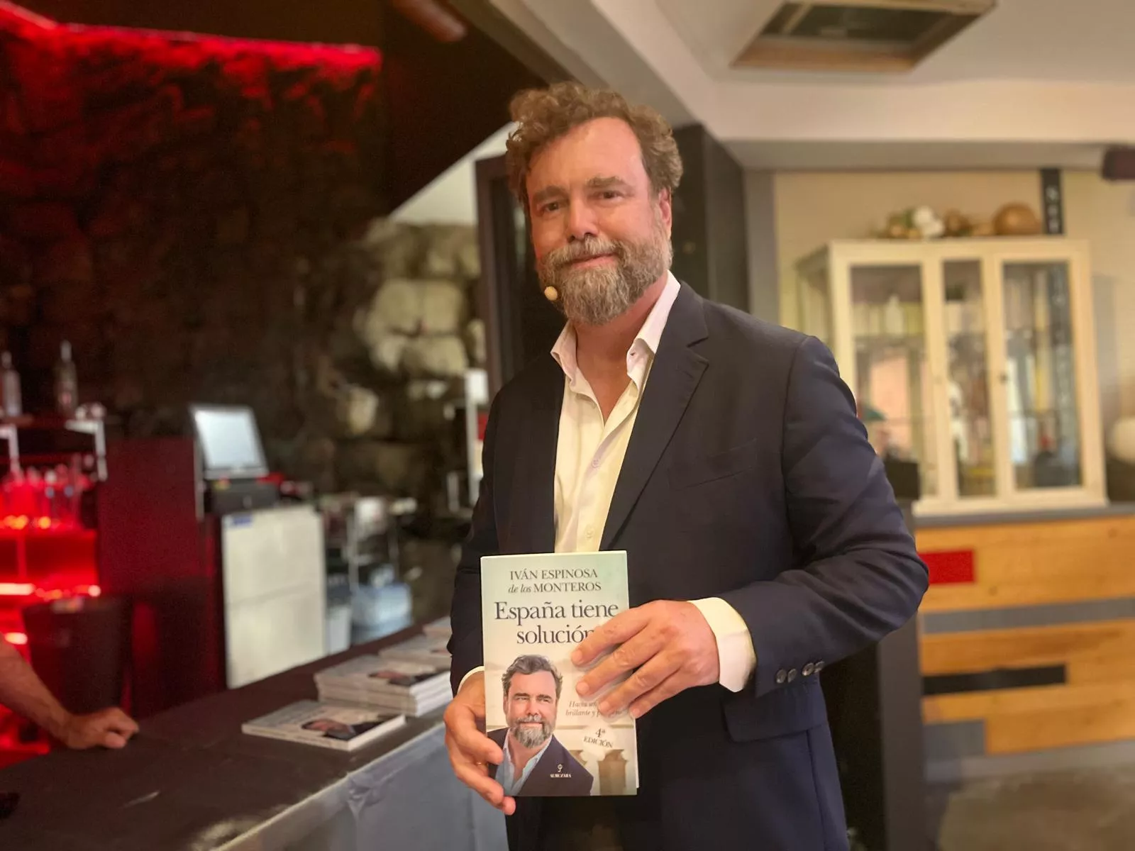 Iván Espinosa de los Monteros presenta en Huesca su libro 'España tiene solución'. Foto Mercedes Manterola