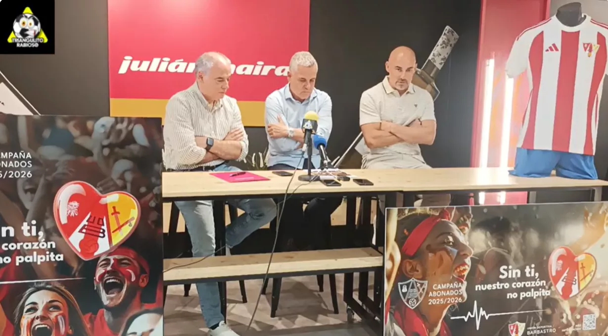 Javier Franco, Josan Fierro y Dani Martínez en la presentación de la campaña de abonos del Barbastro