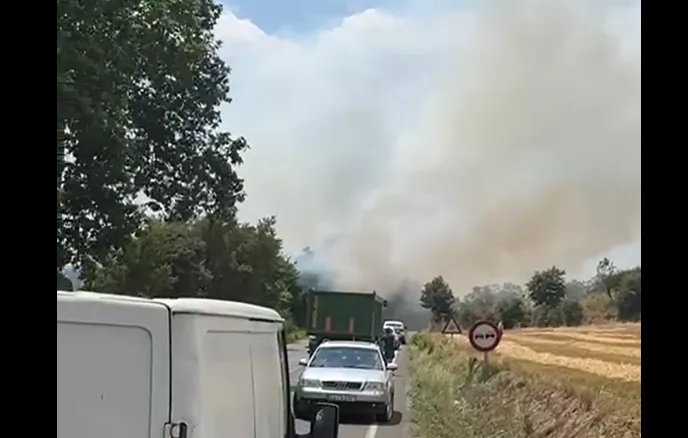 Declarado un incendio entre Graus y Capella que mantiene cortada la A-1605. Declarado un incendio entre Graus y Capella que mantiene cortada la A-1605.