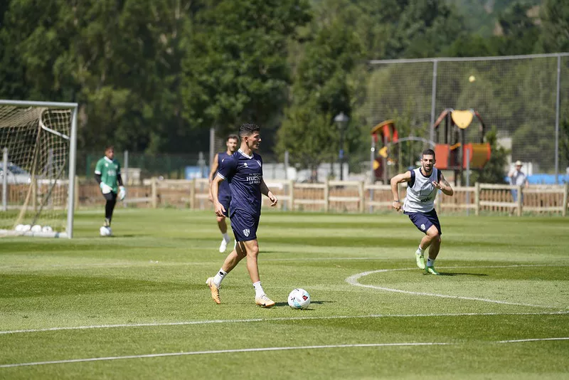 Primer entrenamiento de la SD Huesca en Benasque. Dani Vidal