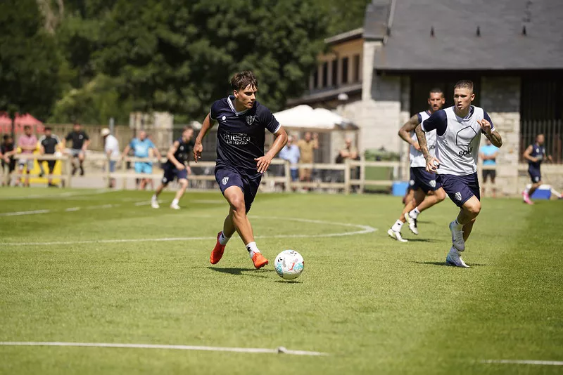 Primer entrenamiento de la SD Huesca en Benasque. Dani Vidal
