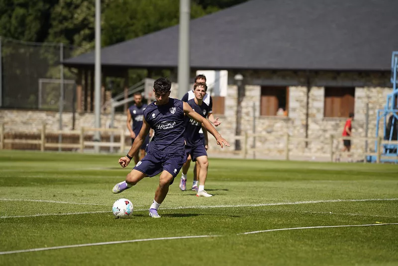 Primer entrenamiento de la SD Huesca en Benasque. Dani Vidal