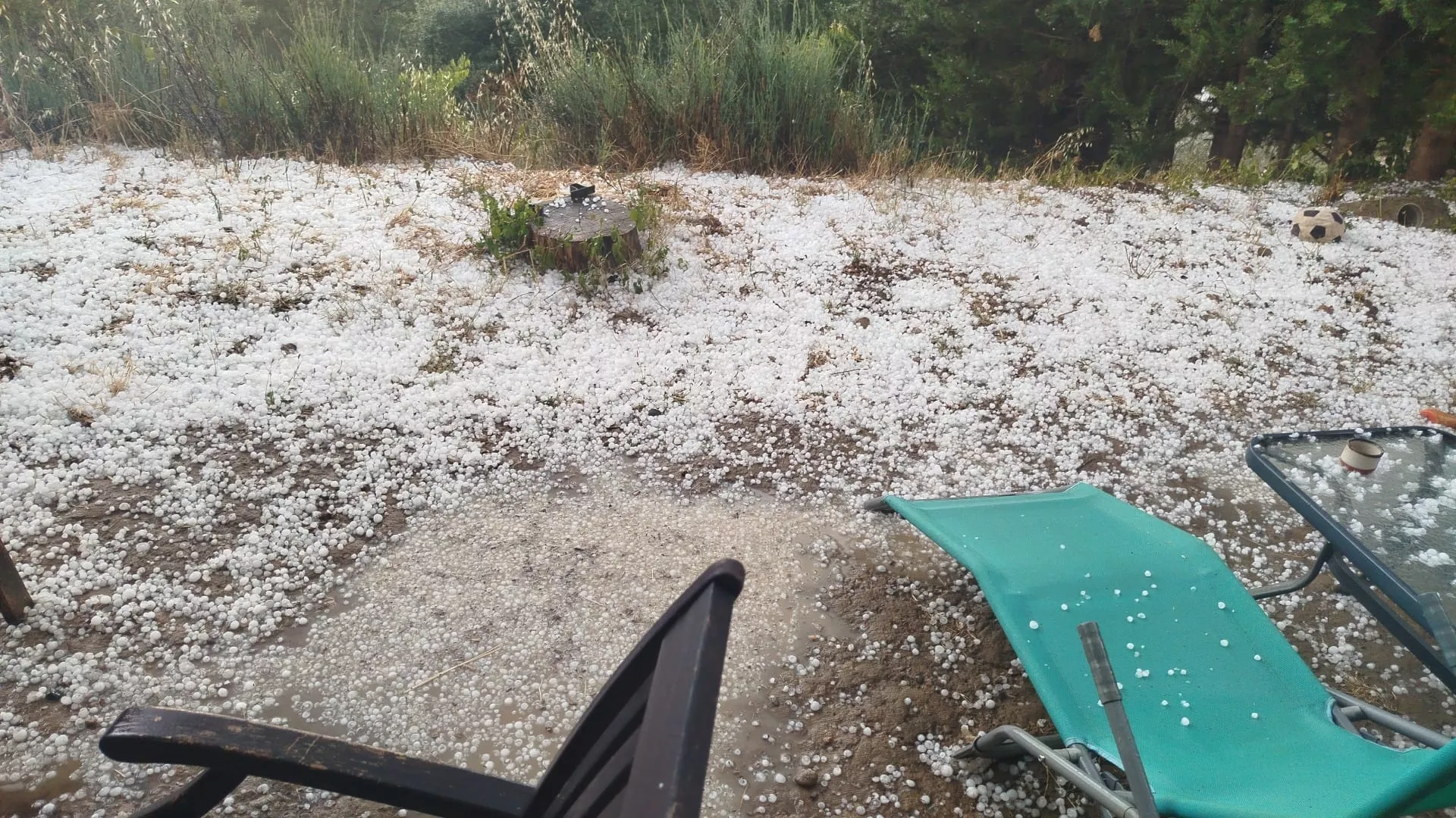Granizo en Graus en el paso de la dana que ha puesto la provincia en aviso naranja.