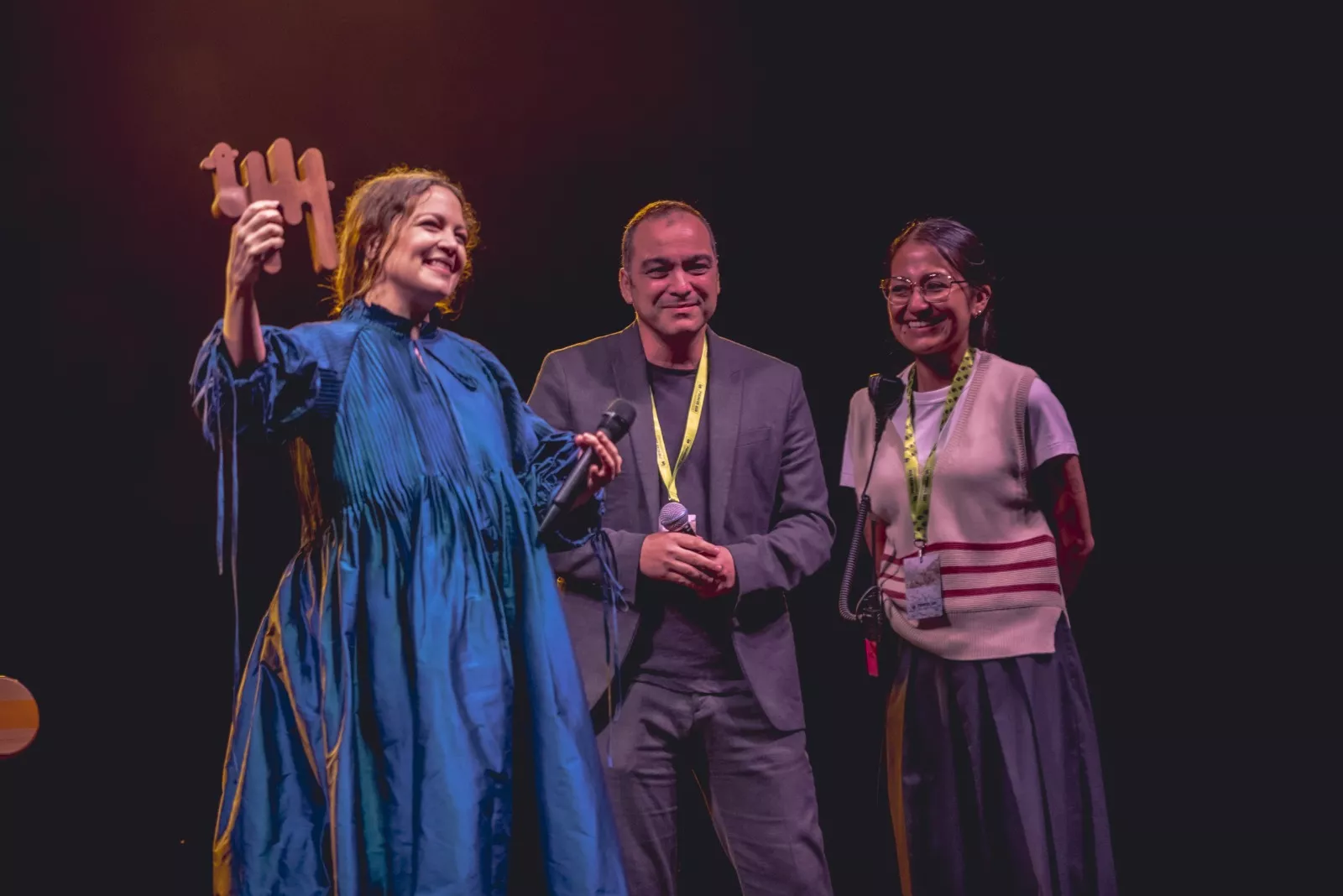 Natalia Lafourcade recibe el Premio Pirineos Sur en una noche mágica en Lanuza.