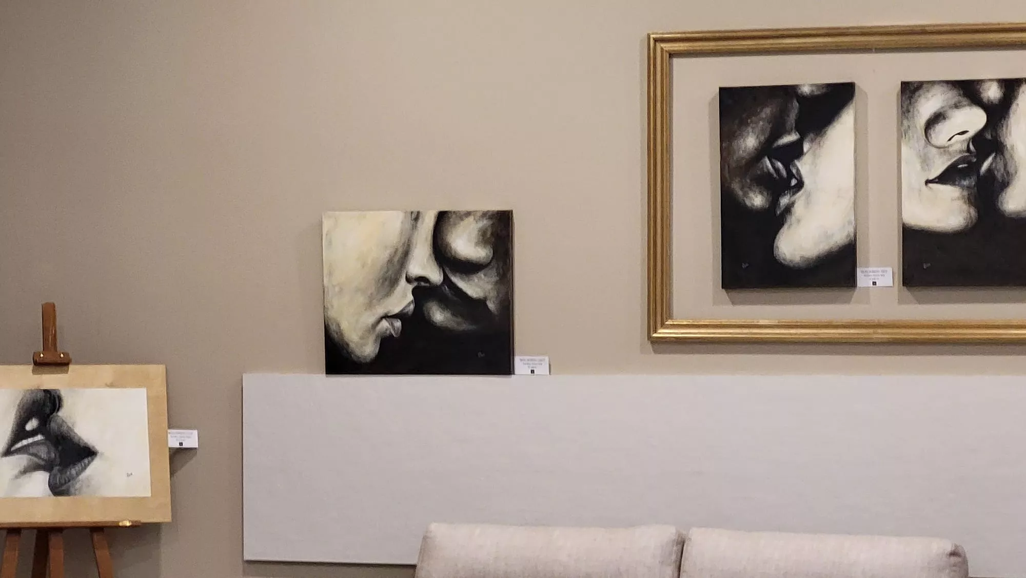 Espacio +Arte con los Besos de Mari Carmen Oliva