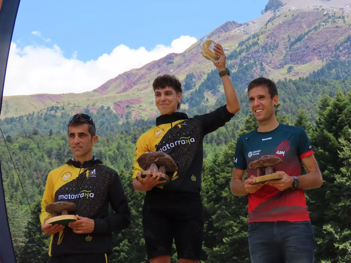 Podio masculino de la 25K. Foto: Ramón Ferrer.