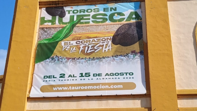 Cartel que explicita que los toros en Huesca están en el corazón de la fiesta Cartel que explicita que los toros en Huesca están en el corazón de la fiesta