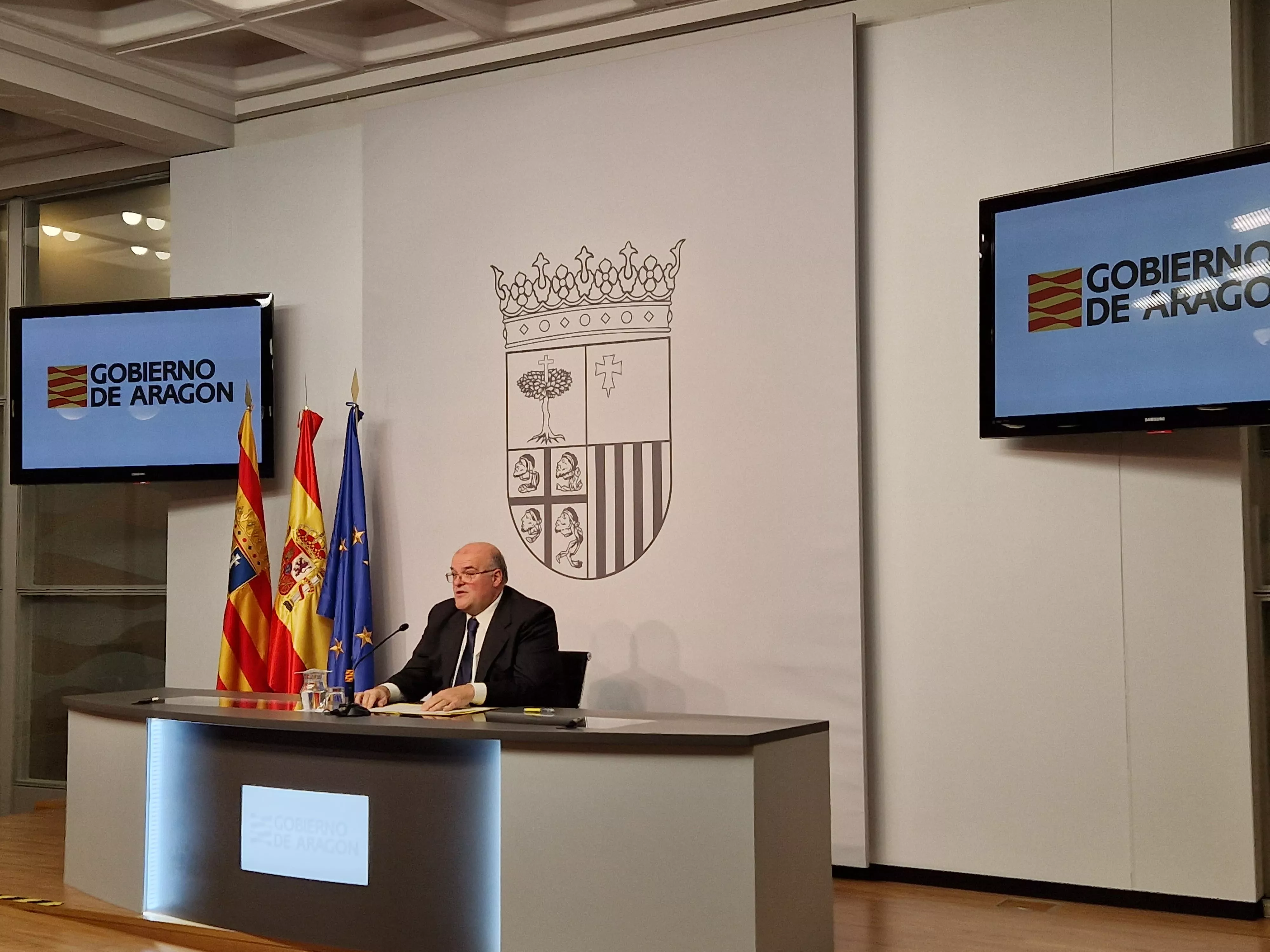 El director general de Personal, Formación e Innovación, en la rueda de prensa.