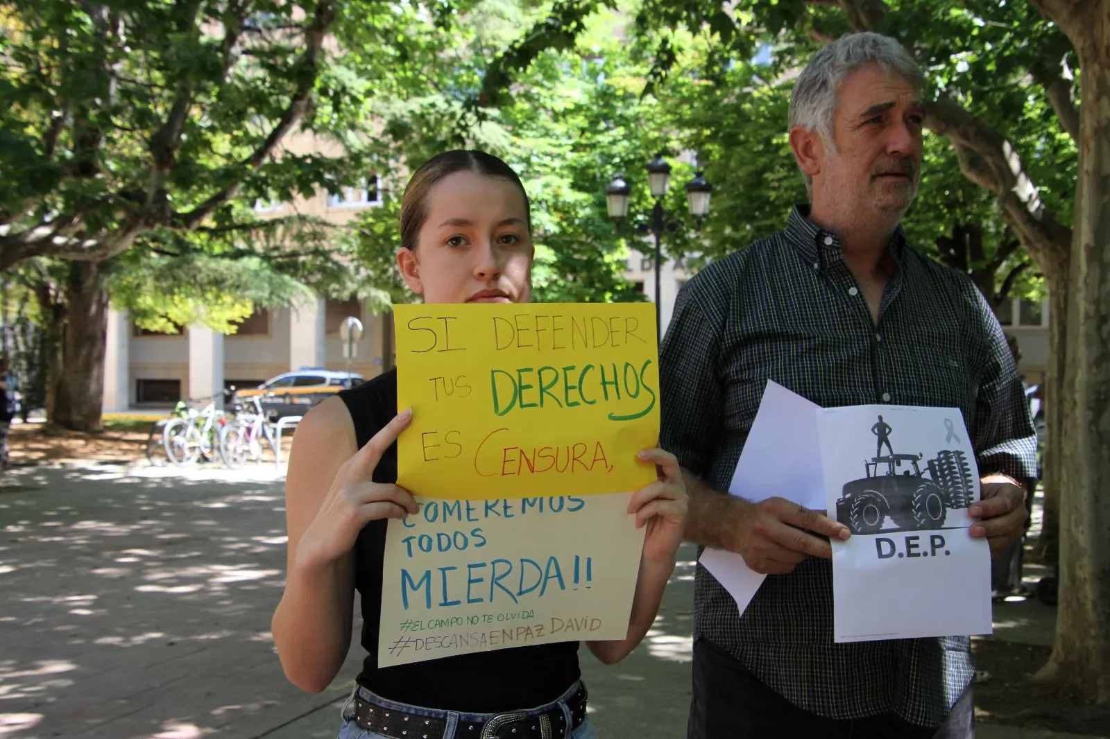 Concentración de Hega en homenaje a David Lafoz. Foto Carlos Neofato