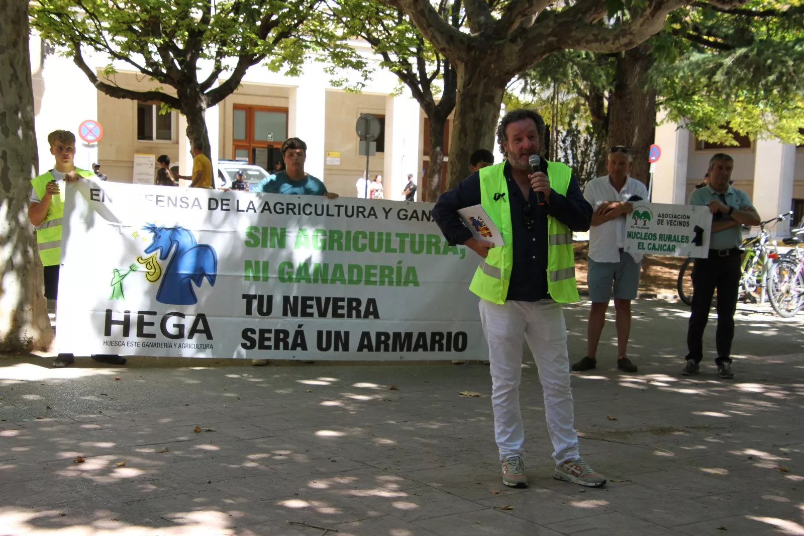 Concentración de Hega en homenaje a David Lafoz. Foto Carlos Neofato
