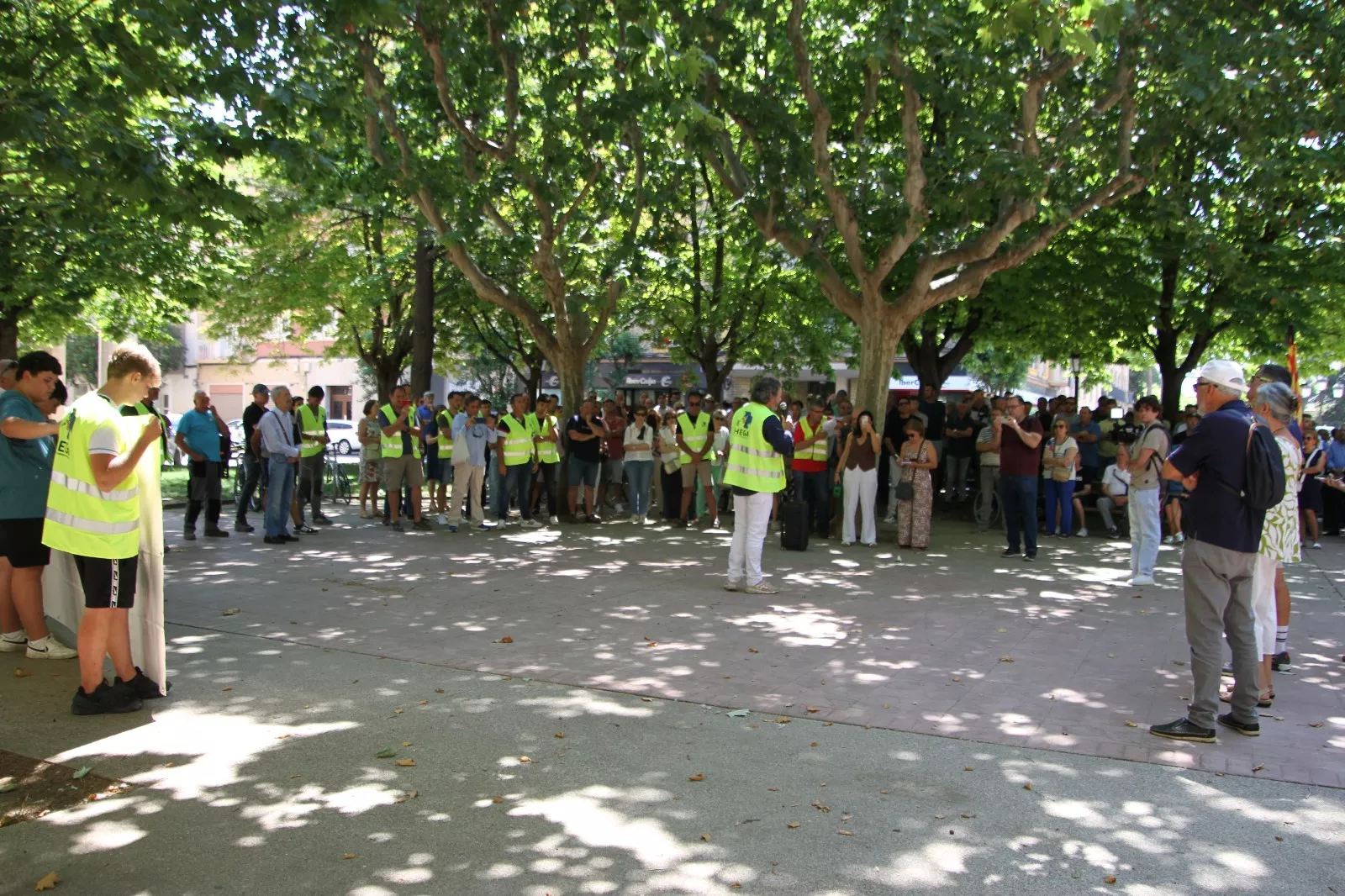 Concentración de Hega en homenaje a David Lafoz. Foto Carlos Neofato
