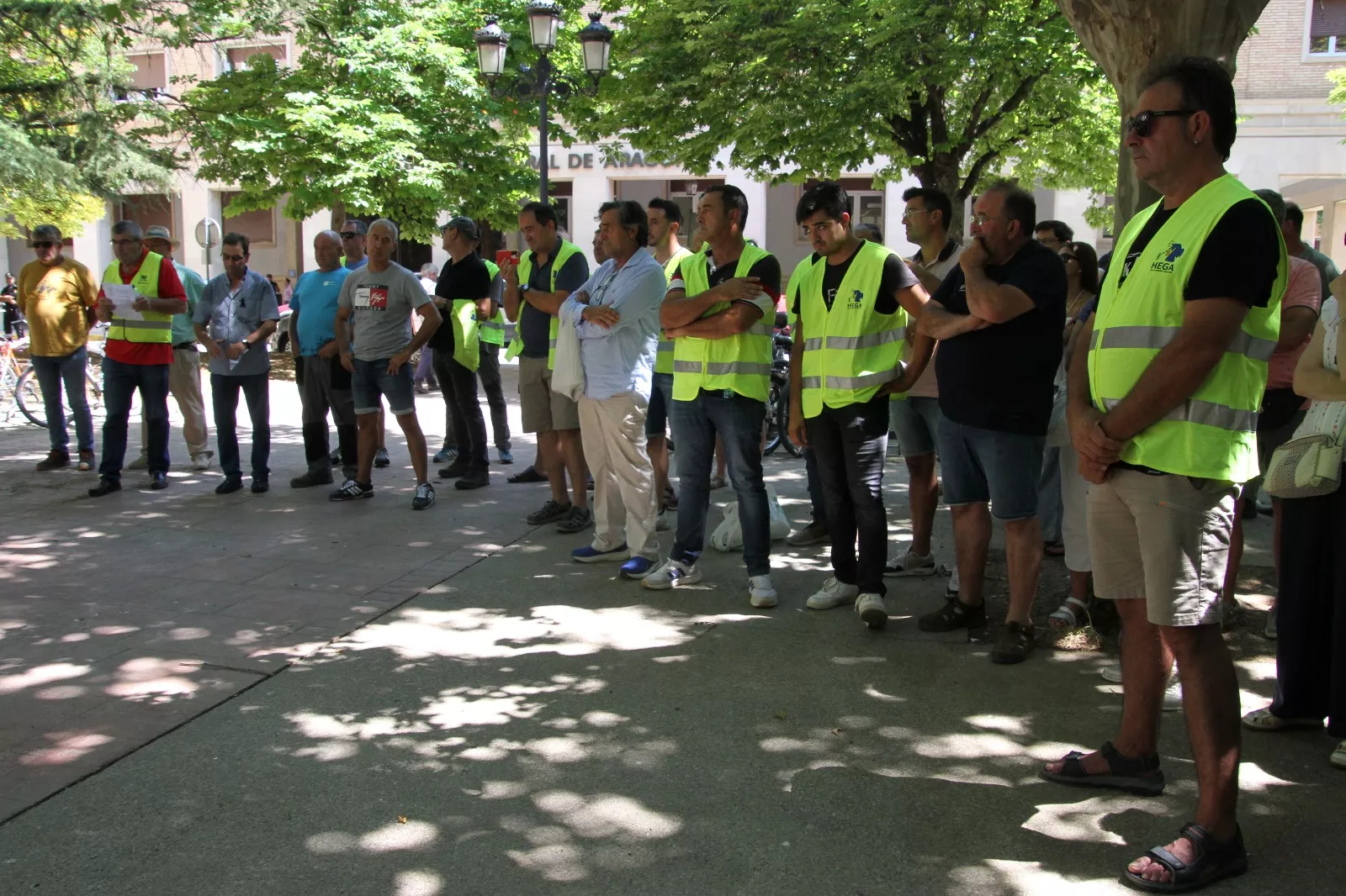 Concentración de Hega en homenaje a David Lafoz. Foto Carlos Neofato