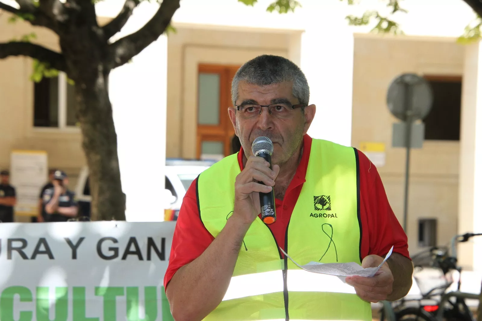 Concentración de Hega en homenaje a David Lafoz. Foto Carlos Neofato