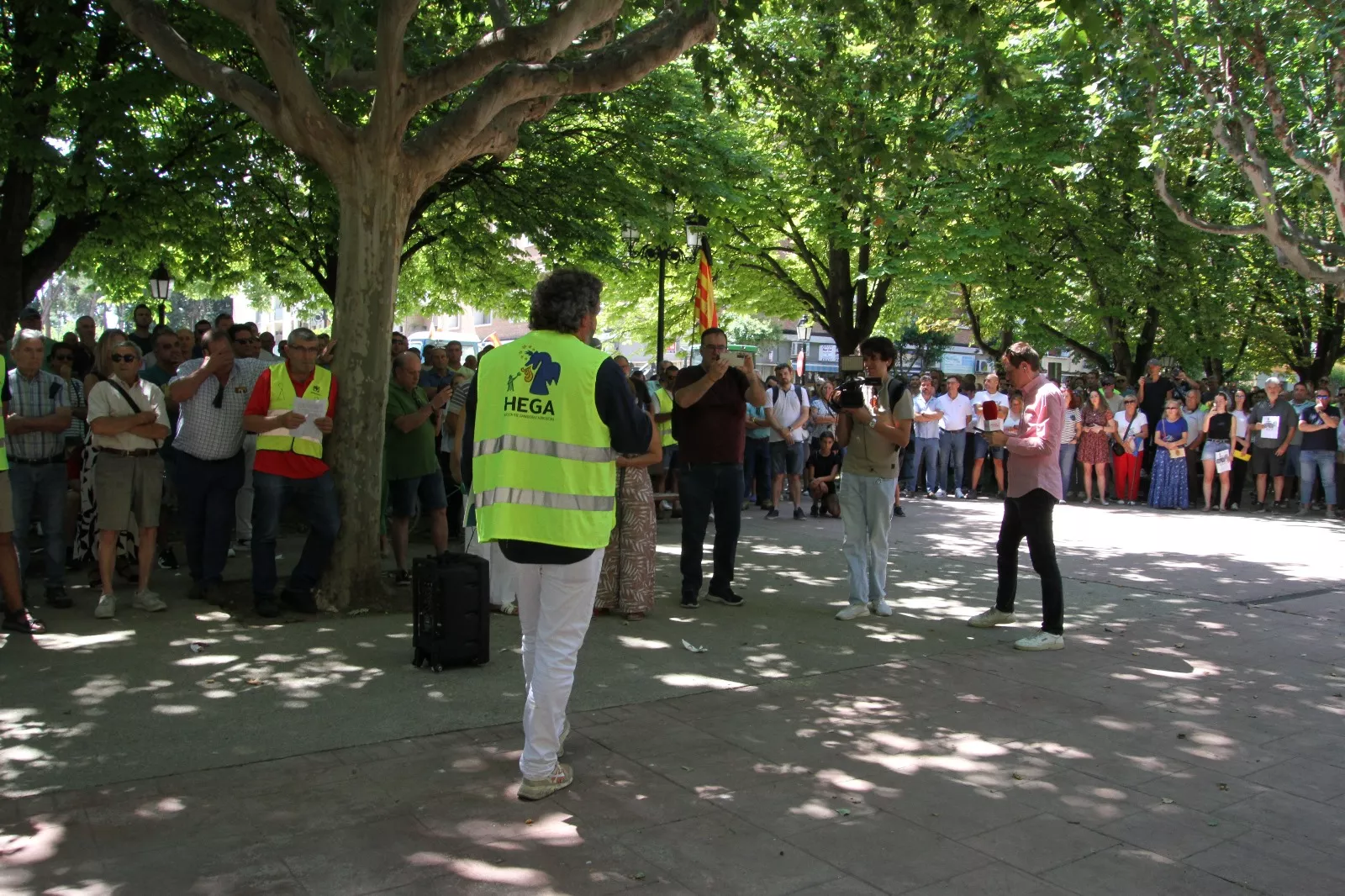 Concentración de Hega en homenaje a David Lafoz. Foto Carlos Neofato