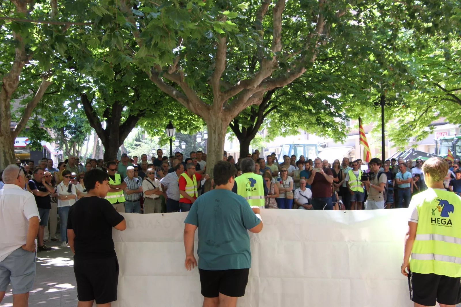 Concentración de Hega en homenaje a David Lafoz. Foto Carlos Neofato