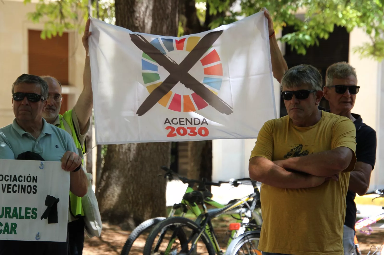 Concentración de Hega en homenaje a David Lafoz. Foto Carlos Neofato