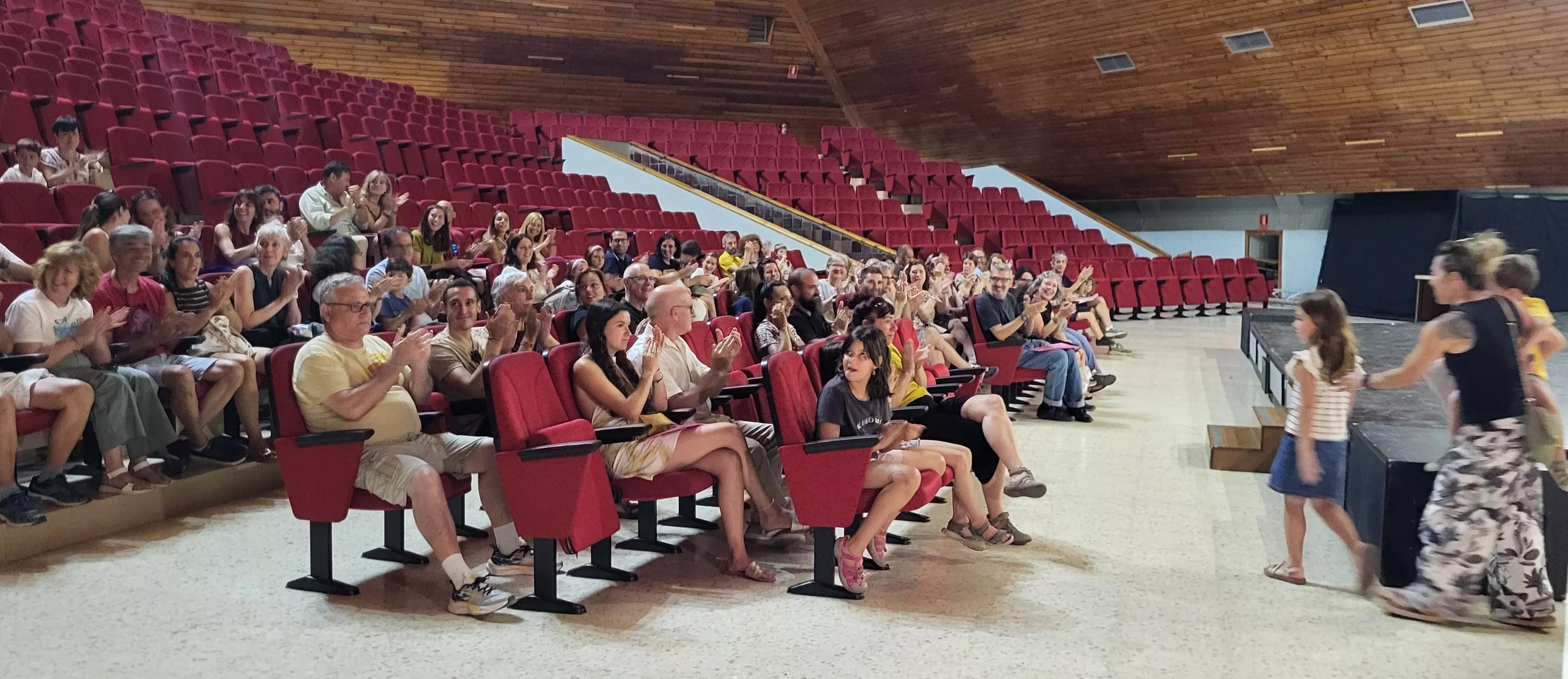 Recepción de los 41 niños y niñas saharauis del programa Vacaciones en paz de Alouda. Foto Mercedes Manterola