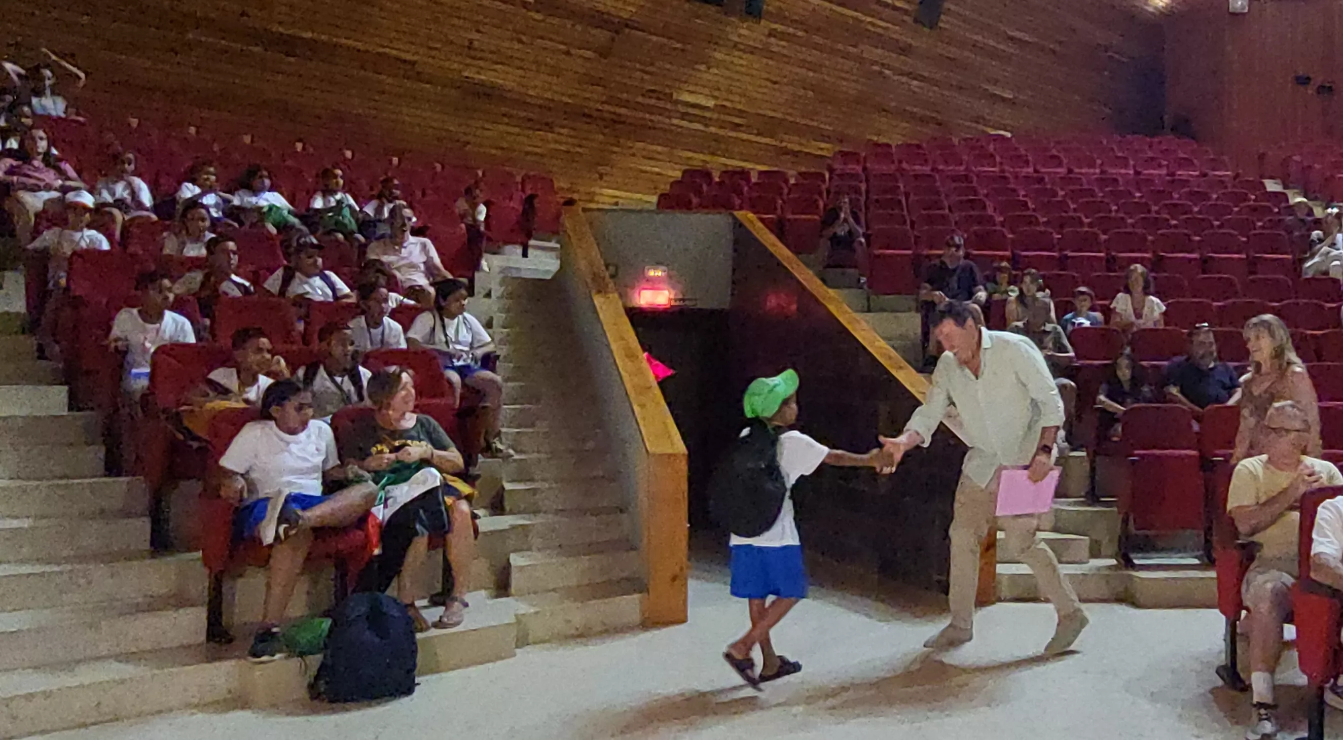 Recepción de los 41 niños y niñas saharauis del programa Vacaciones en paz de Alouda. Foto Mercedes Manterola
