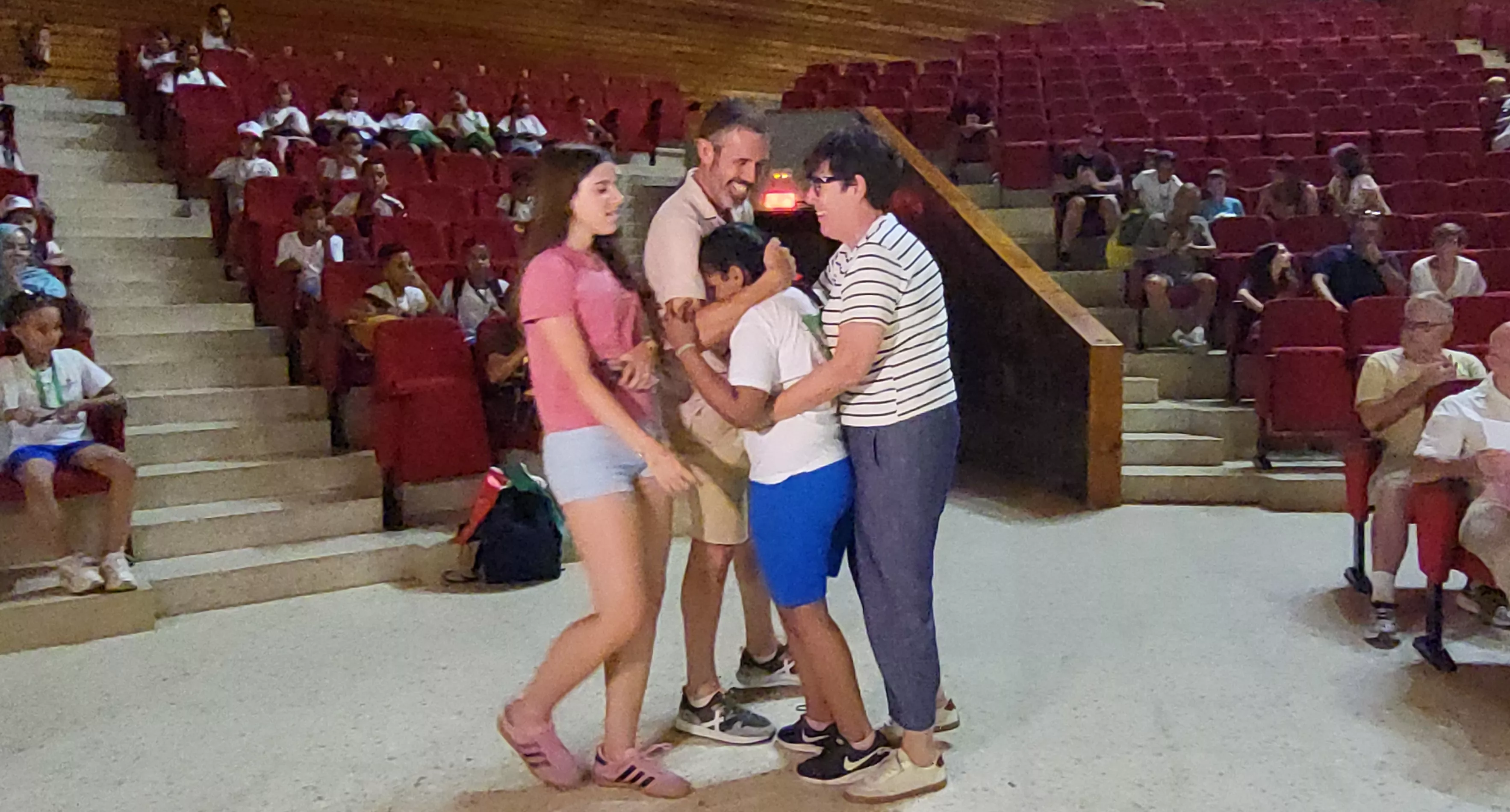 Recepción de los 41 niños y niñas saharauis del programa Vacaciones en paz de Alouda. Foto Mercedes Manterola