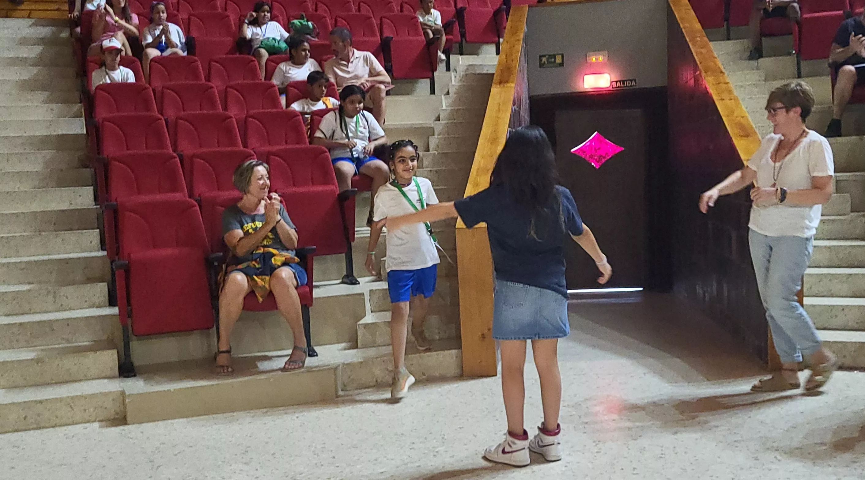 Recepción de los 41 niños y niñas saharauis del programa Vacaciones en paz de Alouda. Foto Mercedes Manterola