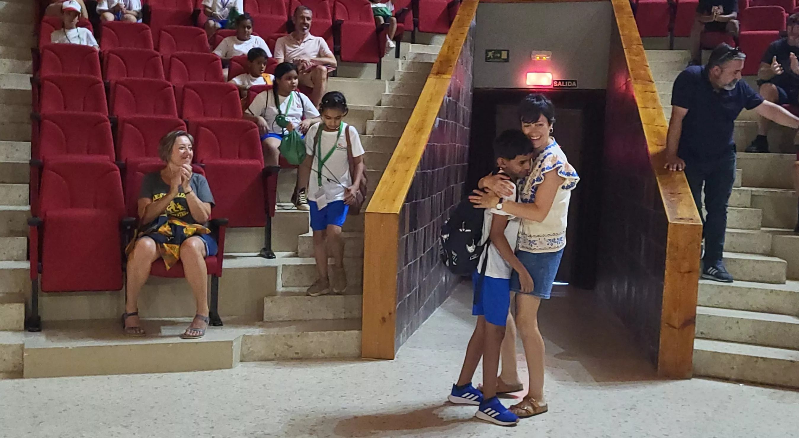 Recepción de los 41 niños y niñas saharauis del programa Vacaciones en paz de Alouda. Foto Mercedes Manterola