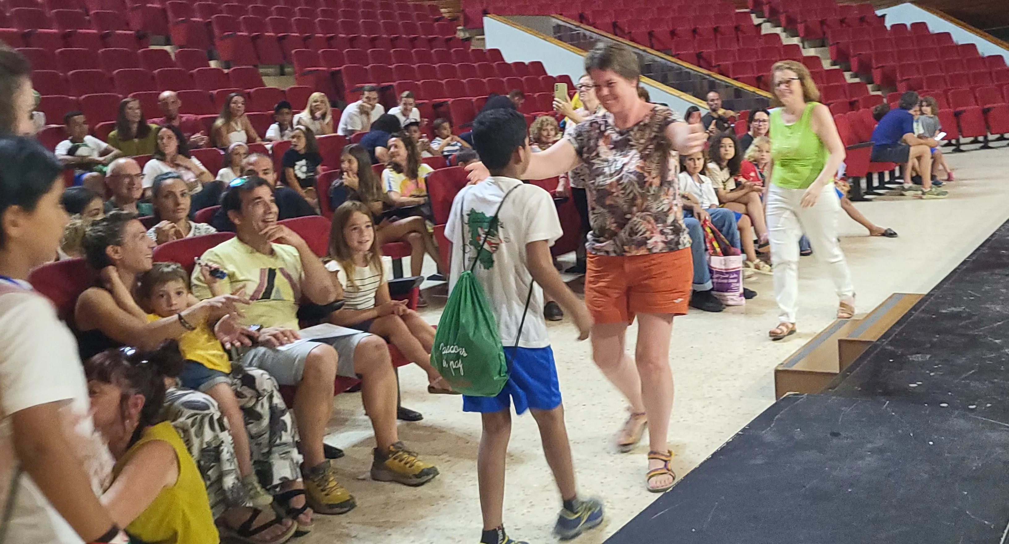 Recepción de los 41 niños y niñas saharauis del programa Vacaciones en paz de Alouda. Foto Mercedes Manterola