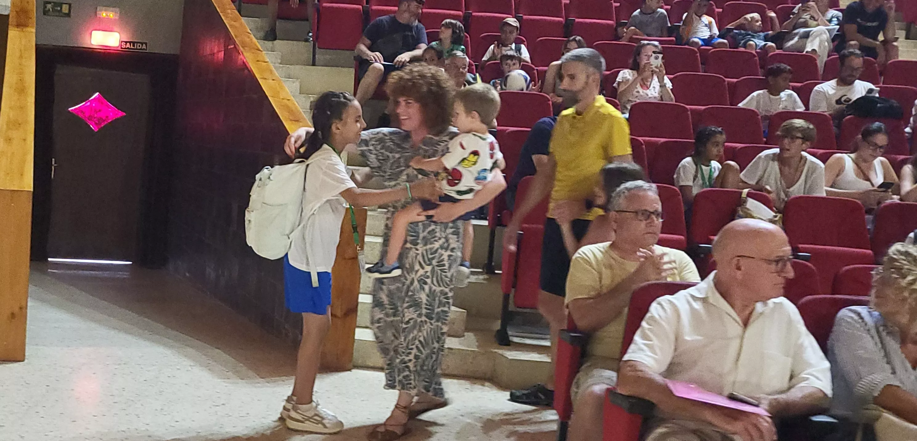 Recepción de los 41 niños y niñas saharauis del programa Vacaciones en paz de Alouda. Foto Mercedes Manterola