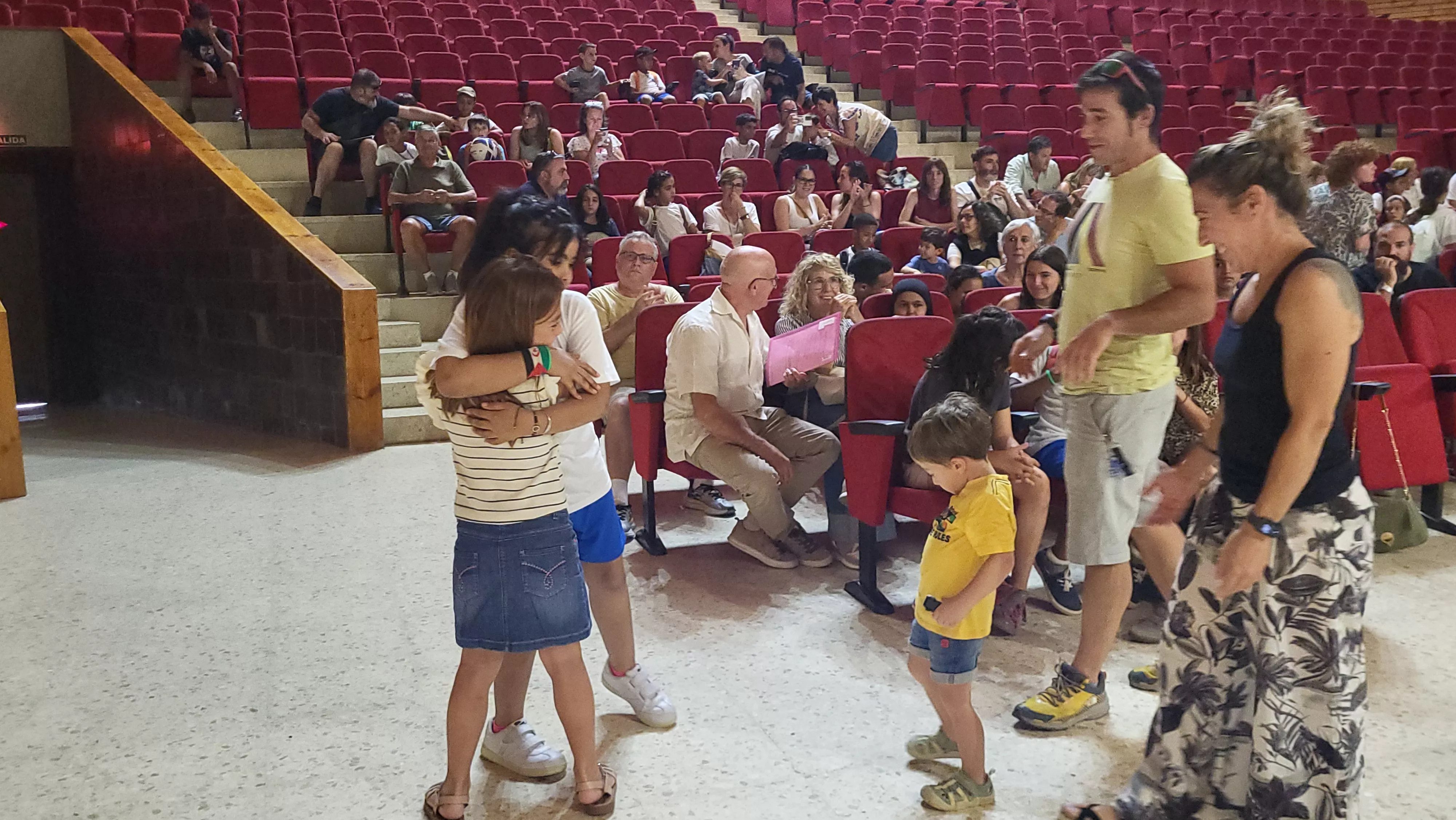 Recepción de los 41 niños y niñas saharauis del programa Vacaciones en paz de Alouda. Foto Mercedes Manterola