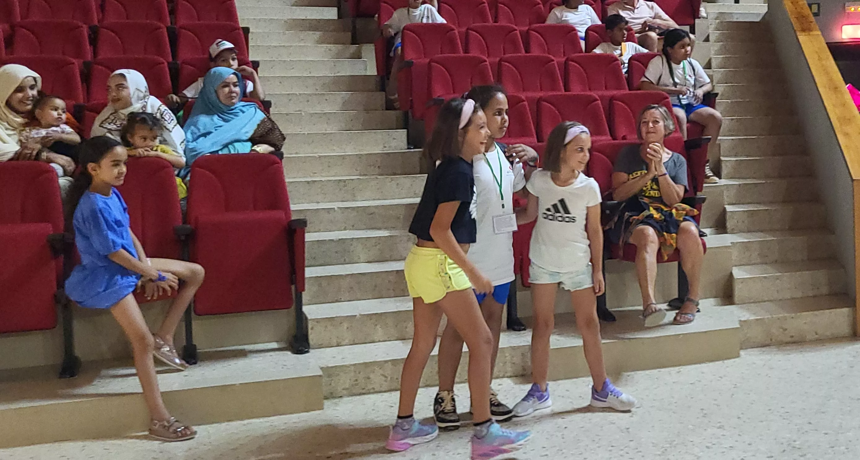 Recepción de los 41 niños y niñas saharauis del programa Vacaciones en paz de Alouda. Foto Mercedes Manterola