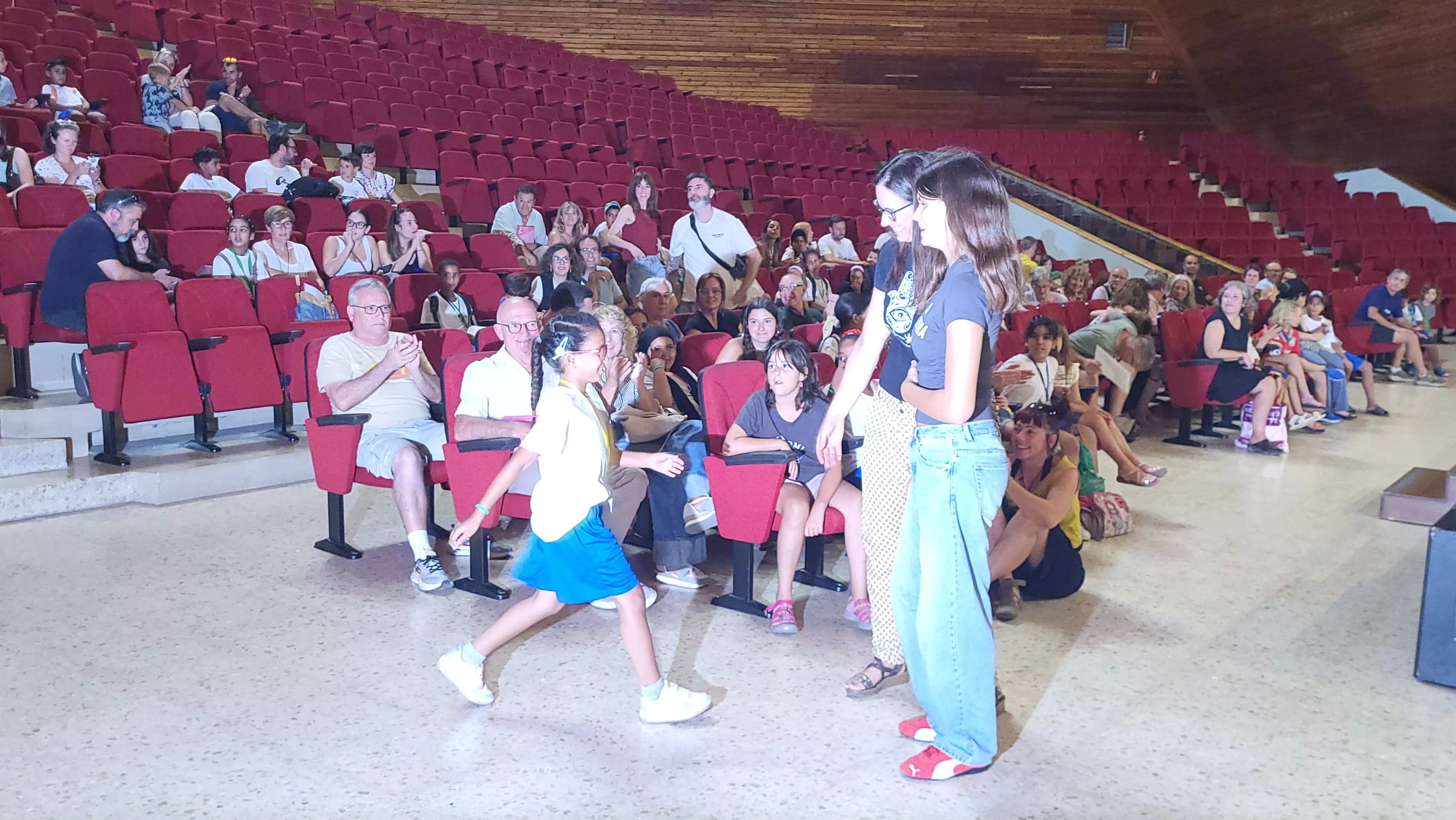 Recepción de los 41 niños y niñas saharauis del programa Vacaciones en paz de Alouda. Foto Mercedes Manterola
