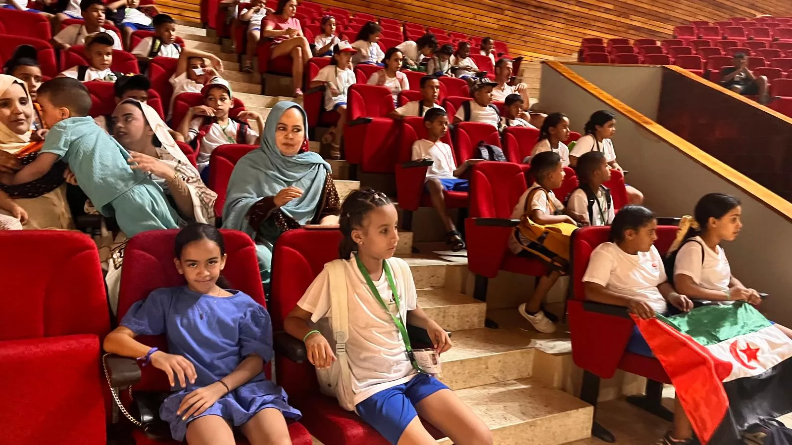 Recepción de los 41 niños y niñas saharauis del programa Vacaciones en paz de Alouda. Foto Mercedes Manterola