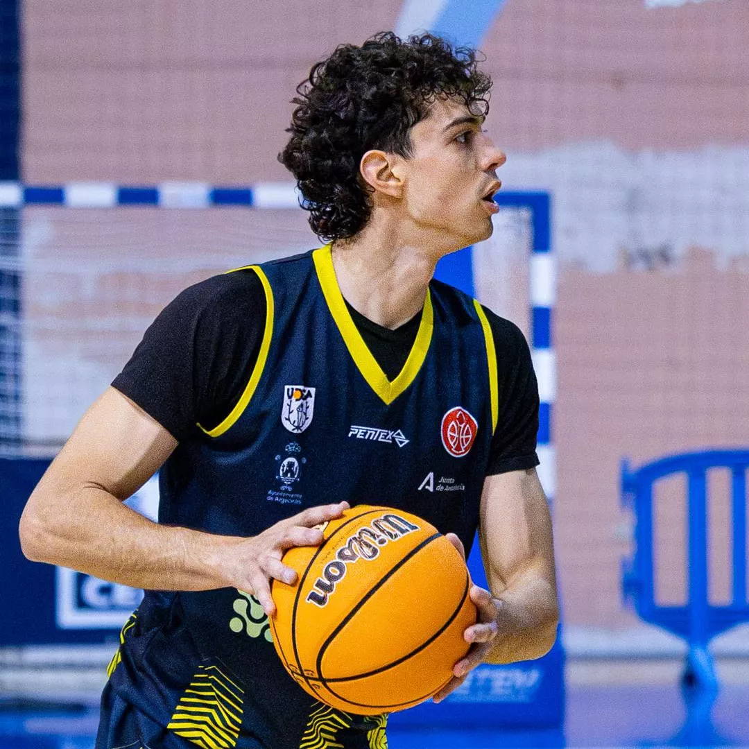Ismael Corraliza, nuevo base del Club Baloncesto Peñas