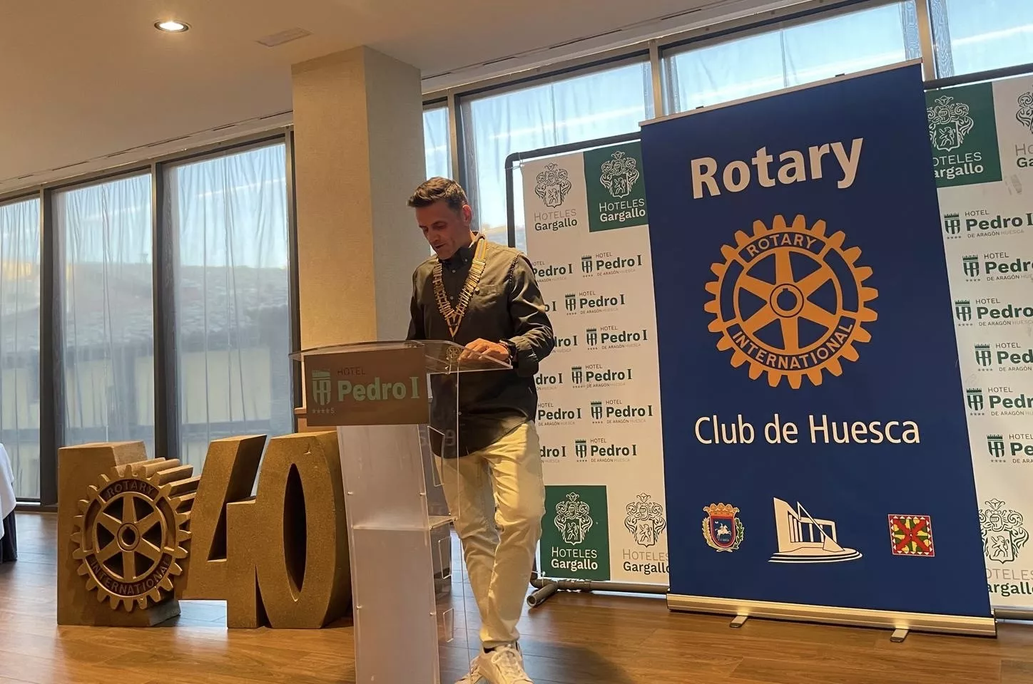 Ángel Bernad, nuevo presidente del Rotary Club de Huesca