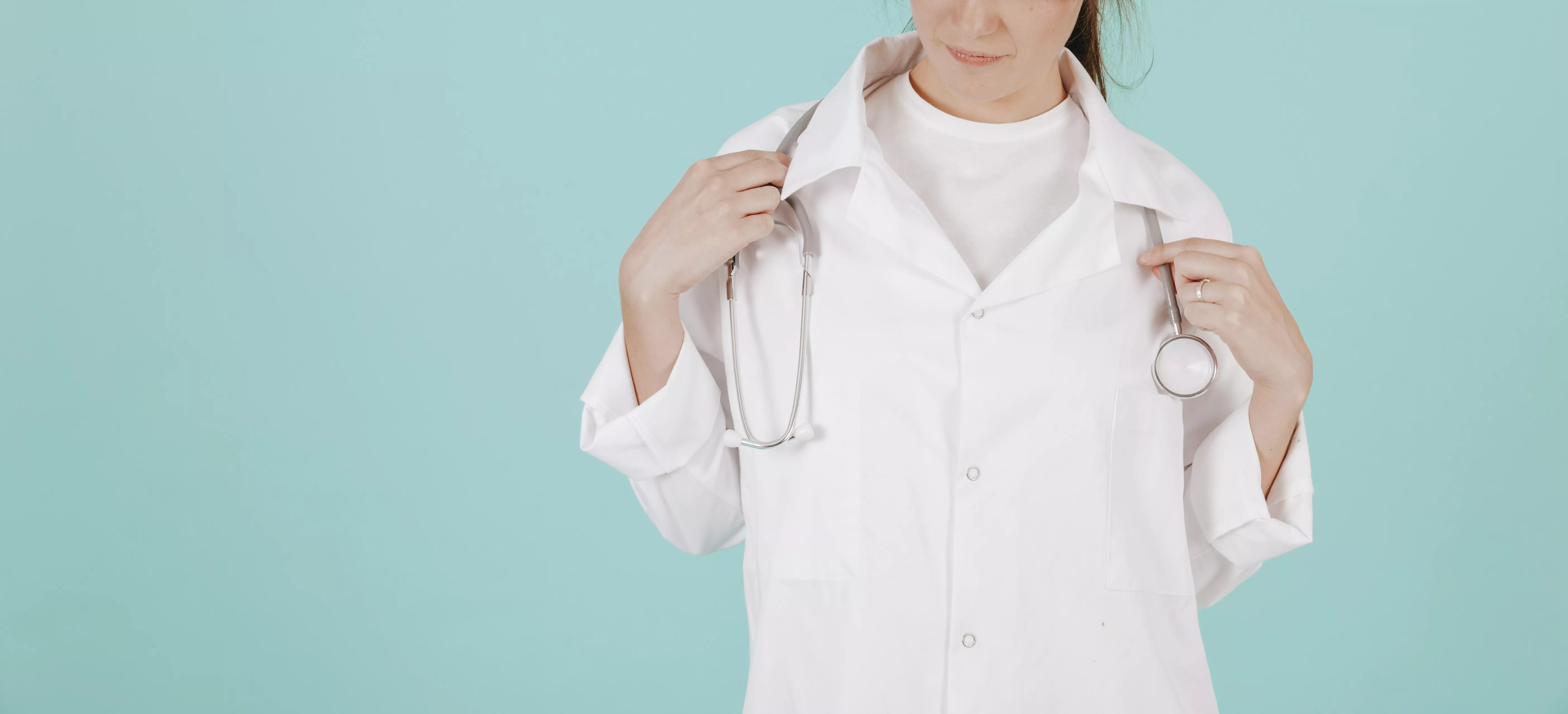 Una bata, un fonendoscopio y a emitir bulos alimentarios