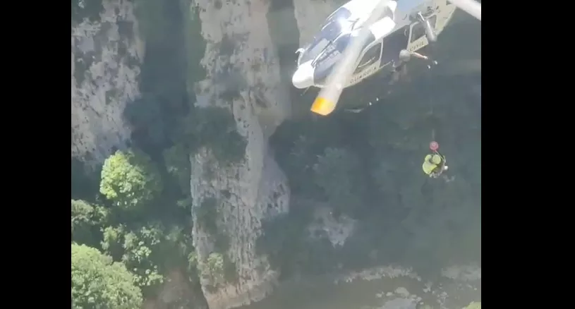 Fallece un vecino de Lérida al caer cuando hacía barranquismo en los Oscuros de Balcés. Fallece un vecino de Lérida al caer cuando hacía barranquismo en los Oscuros de Balcés.