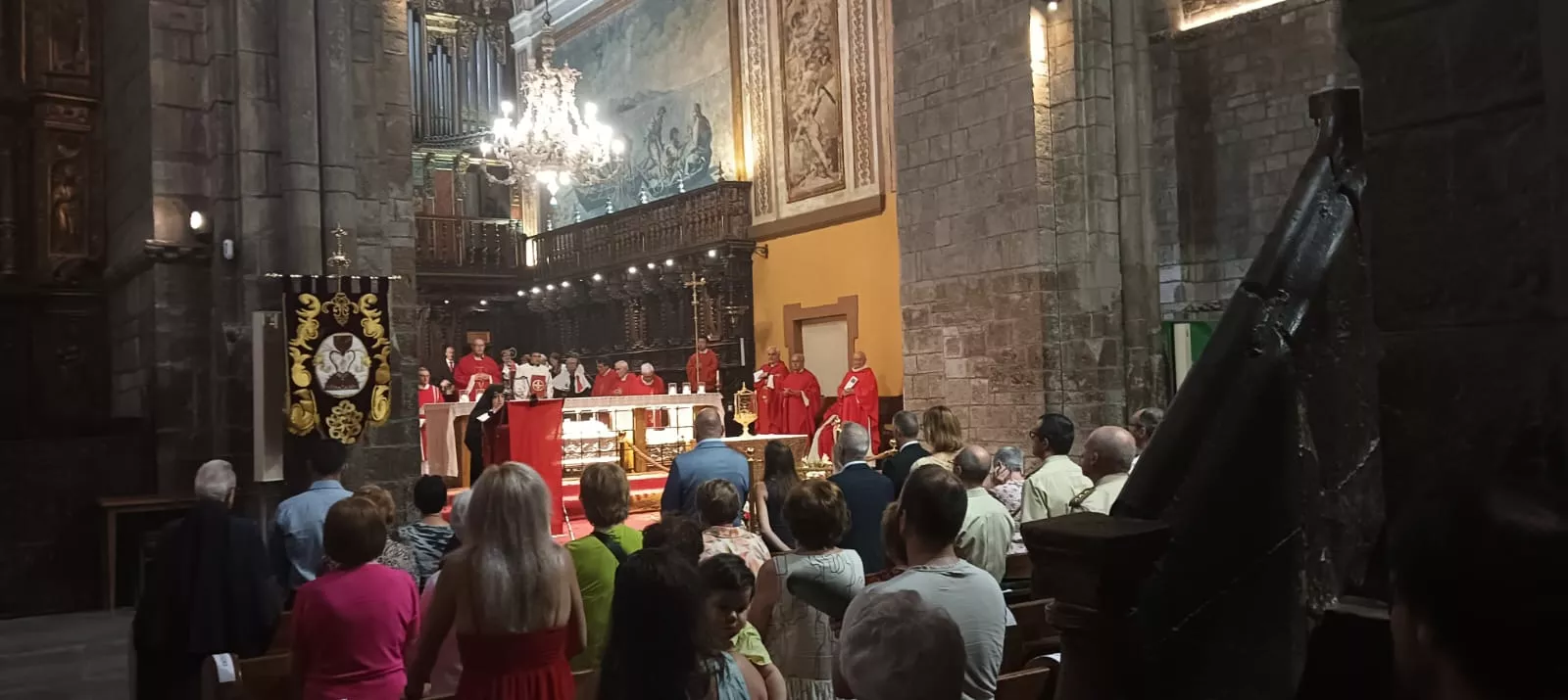 La Catedral de Jaca, abarrotada en la Eucaristía presidida por monseñor José Antonio Satué
