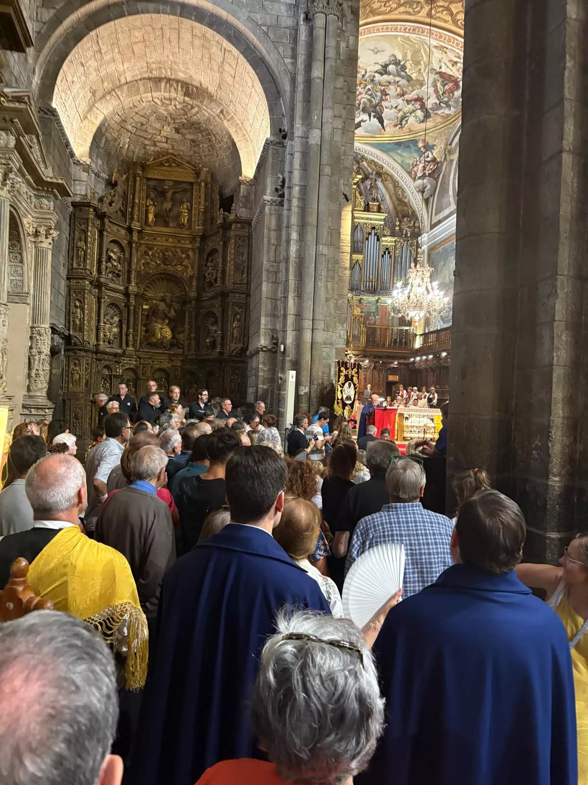 Eucaristía con el Santo Cáliz en la Catedral de Jaca