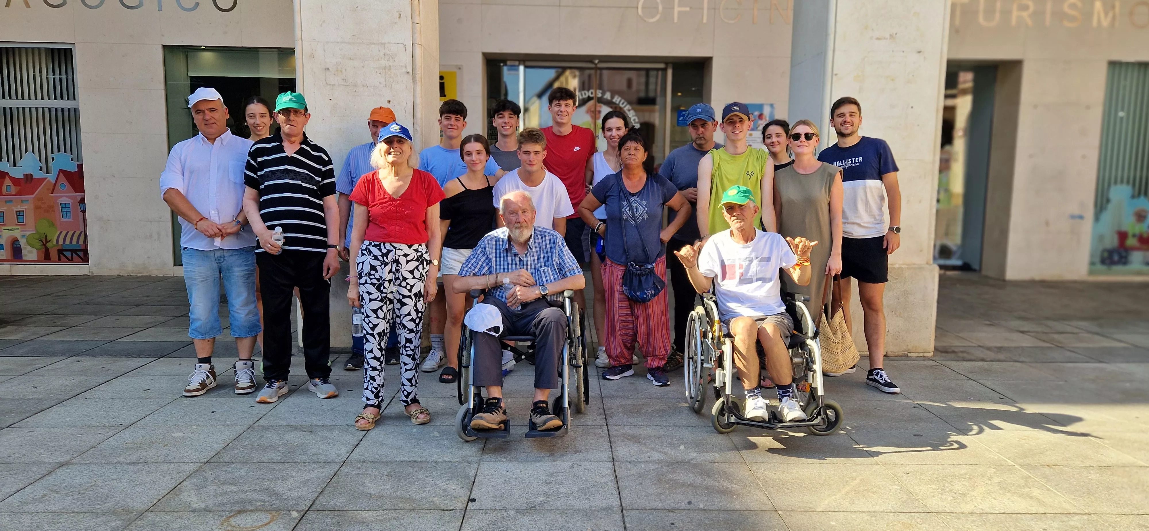 Visita de la Asociación Elkarbidea y la Cruz Blanca al Museo Pedagógico de Aragón. Foto Myriam Martínez Visita de la Asociación Elkarbidea y la Cruz Blanca al Museo Pedagógico de Aragón. Foto Myriam Martínez