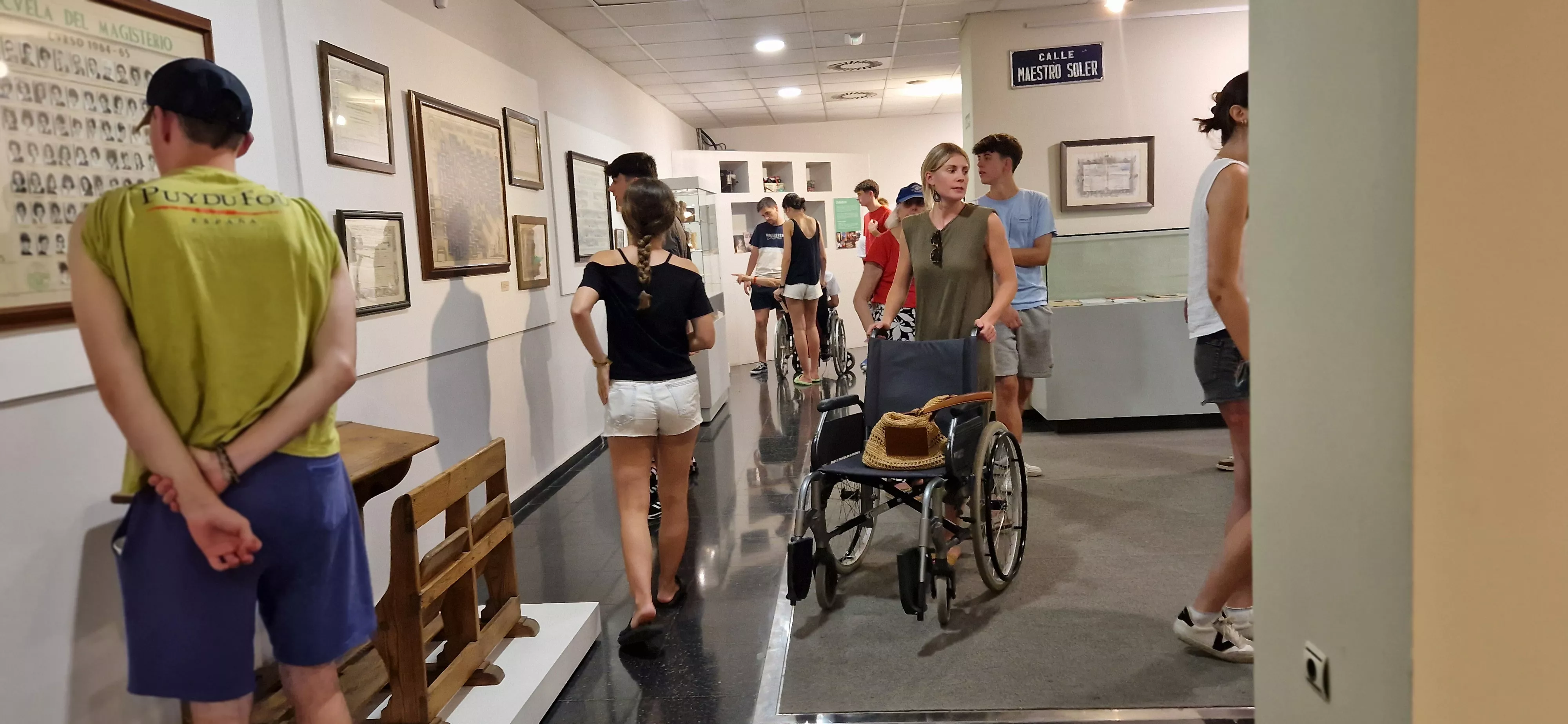 Visita de la Asociación Elkarbidea y la Cruz Blanca al Museo Pedagógico de Aragón. Foto Myriam Martínez