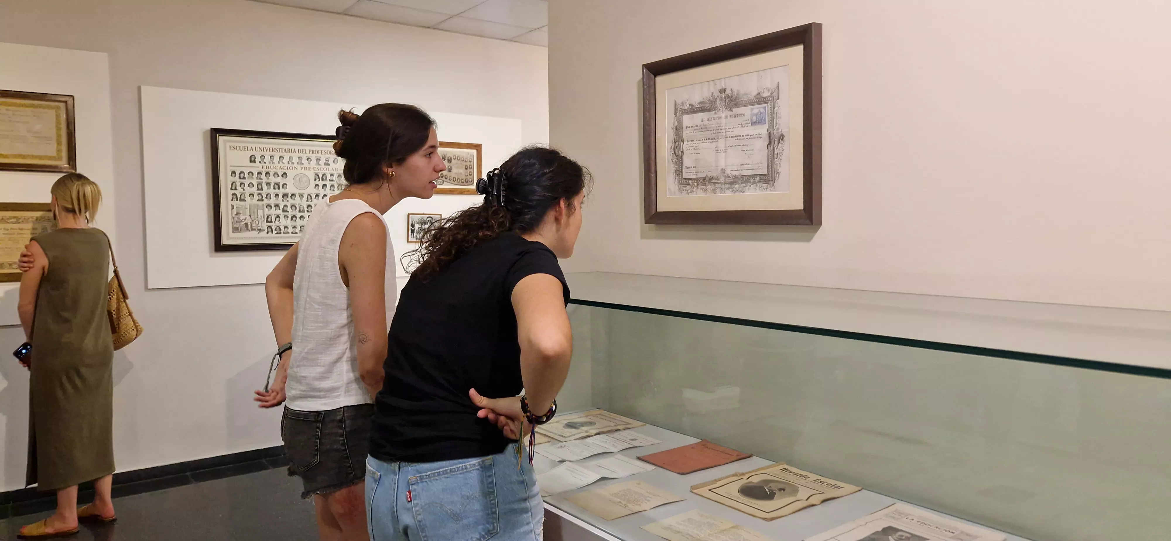 Visita de la Asociación Elkarbidea y la Cruz Blanca al Museo Pedagógico de Aragón. Foto Myriam Martínez