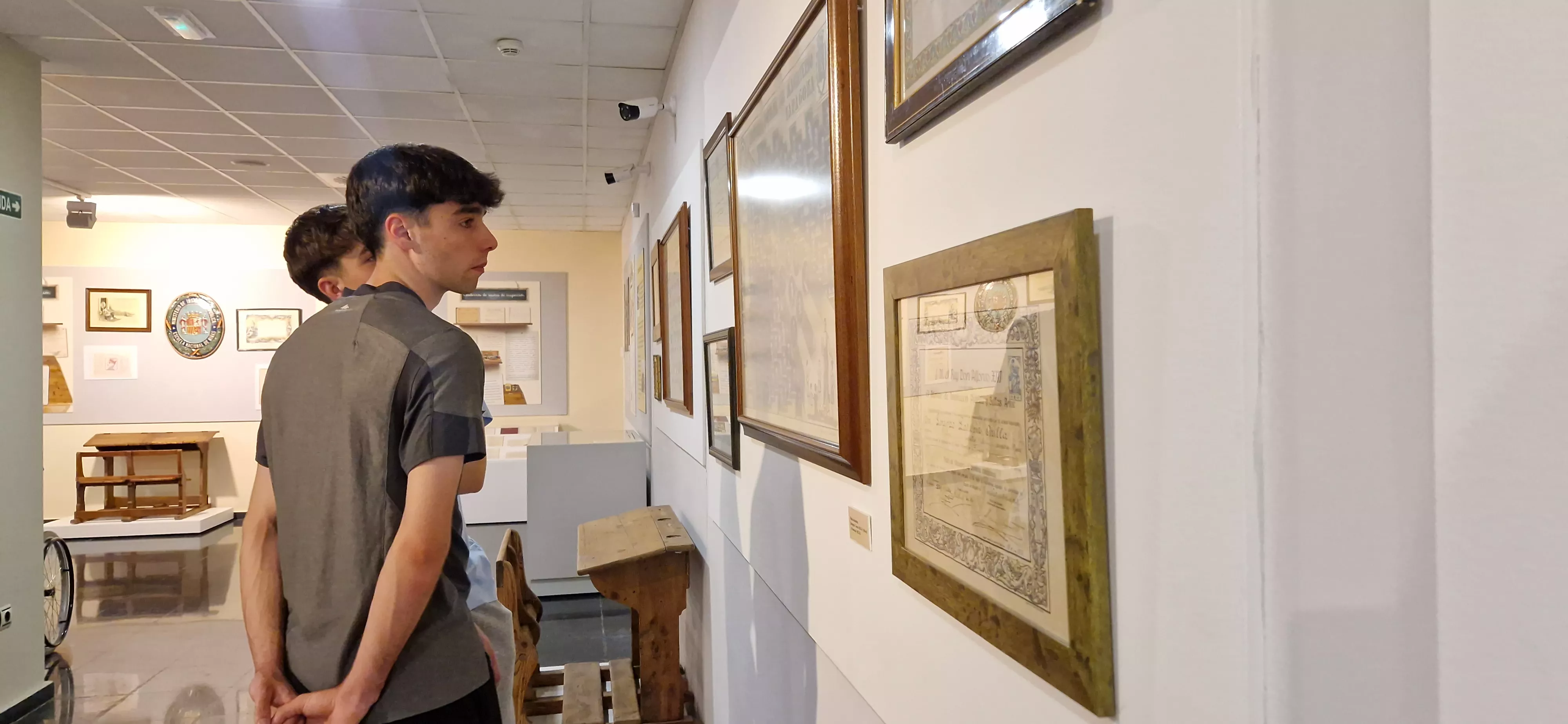 Visita de la Asociación Elkarbidea y la Cruz Blanca al Museo Pedagógico de Aragón. Foto Myriam Martínez