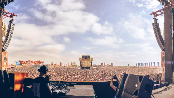 4K Toni Villen 093706Z62 3398 Pano 4K Toni Villen 093706Z62 3398 Pano