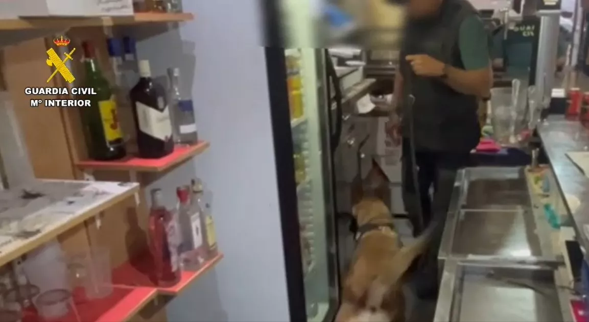 Tres detenidos de un bar de Fraga por venta de drogas y cuatro clientes sancionados