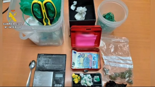 Material incautado en el bar de Fraga. Material incautado en el bar de Fraga.