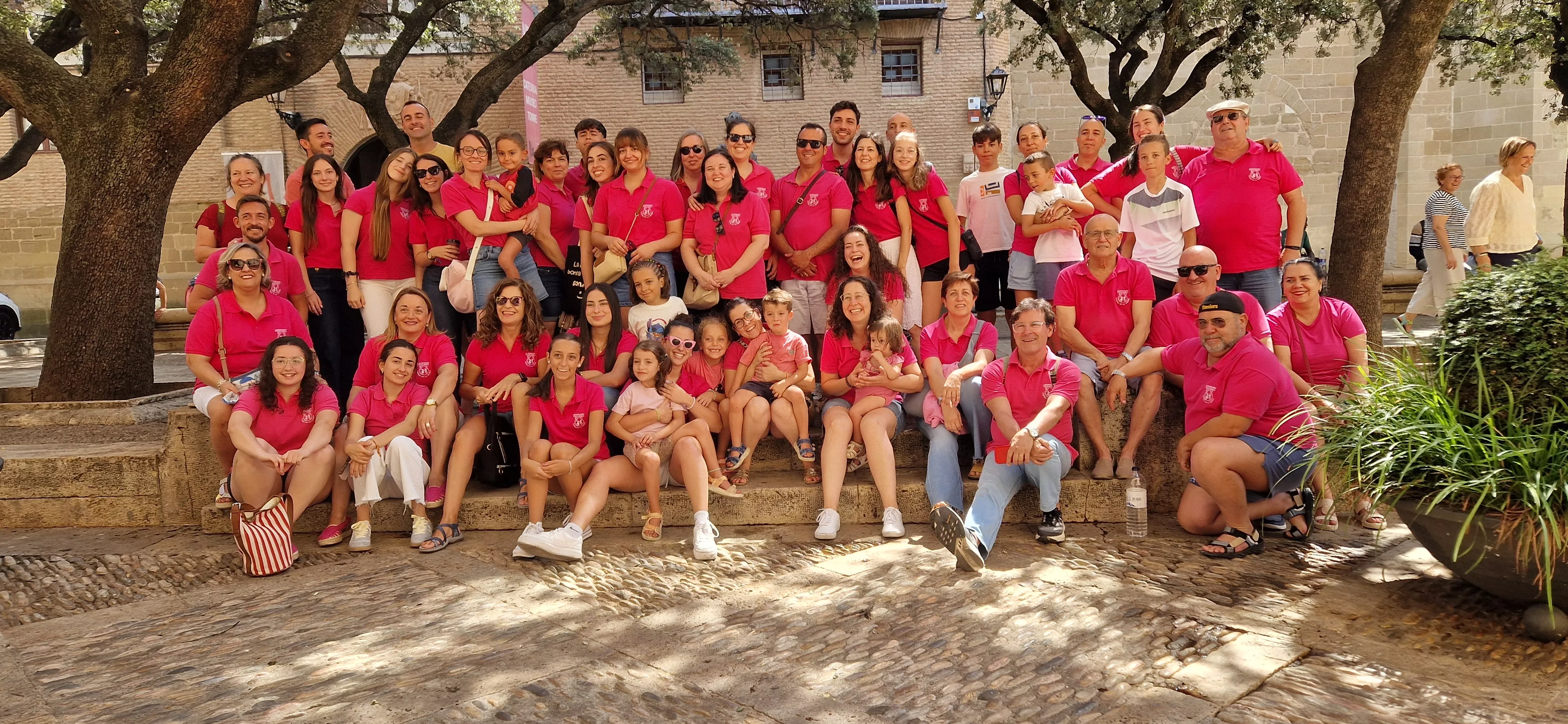 La Agrupación Folclórica Señora de la Sierra, en el 25 Festival Folclórico Castillo de Montearagón. Foto Myriam Martínez